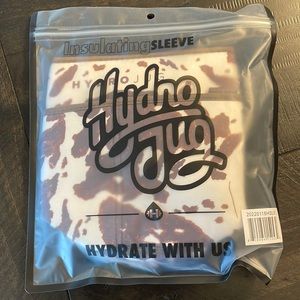 HydroJug brown cow pro sleeve 🐮